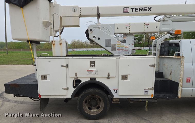image for item EM7085 2010 Dodge  Ram 5500  bucket truck