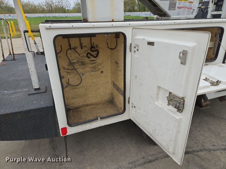 image for item EM7085 2010 Dodge  Ram 5500  bucket truck