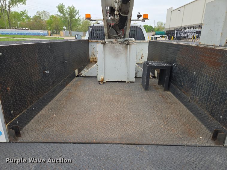 image for item EM7085 2010 Dodge  Ram 5500  bucket truck