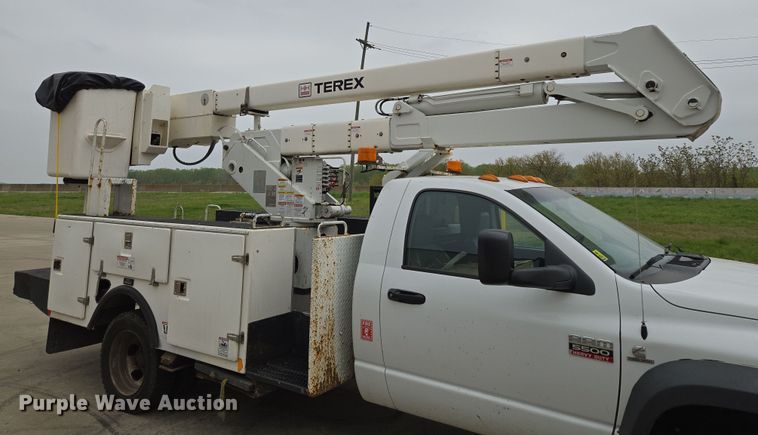 image for item EM7085 2010 Dodge  Ram 5500  bucket truck