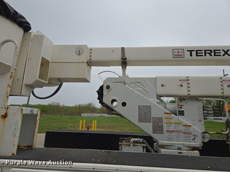 image for item EM7085 2010 Dodge  Ram 5500  bucket truck