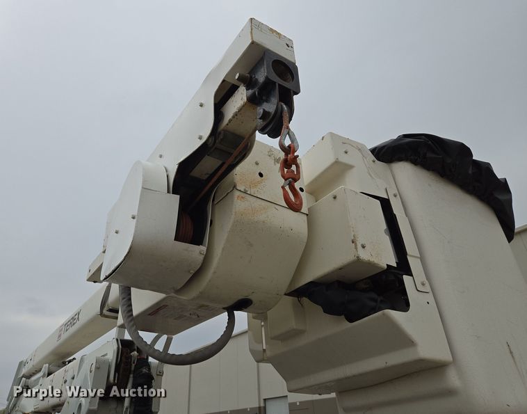 image for item EM7085 2010 Dodge  Ram 5500  bucket truck