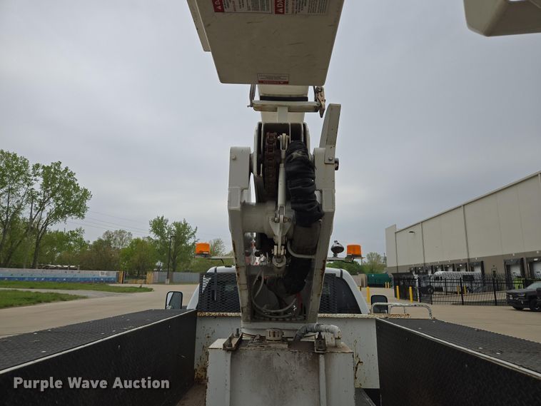 image for item EM7085 2010 Dodge  Ram 5500  bucket truck