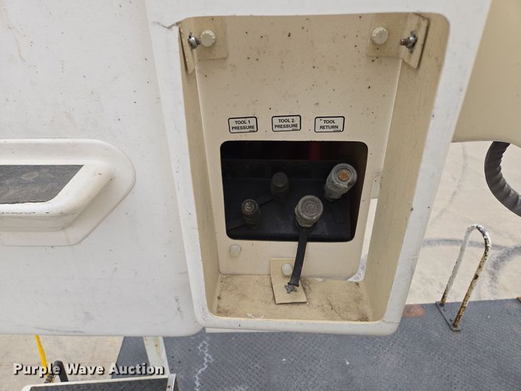 image for item EM7085 2010 Dodge  Ram 5500  bucket truck