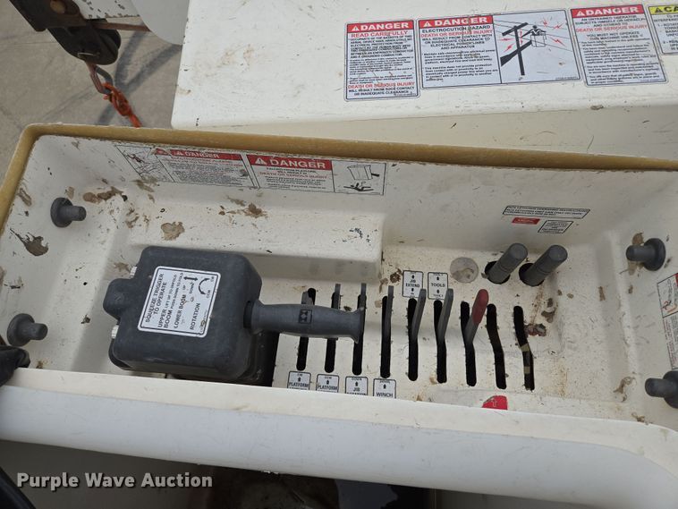 image for item EM7085 2010 Dodge  Ram 5500  bucket truck