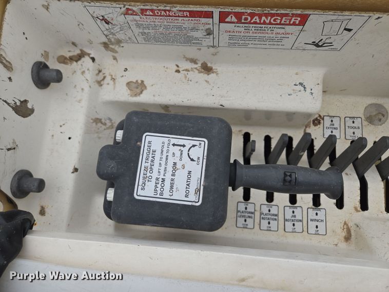 image for item EM7085 2010 Dodge  Ram 5500  bucket truck