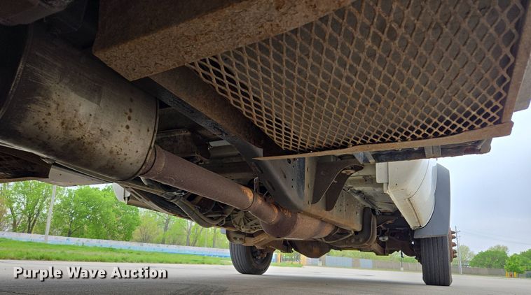 image for item EM7085 2010 Dodge  Ram 5500  bucket truck