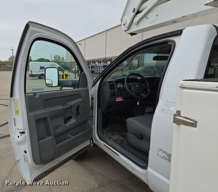 image for item EM7085 2010 Dodge  Ram 5500  bucket truck