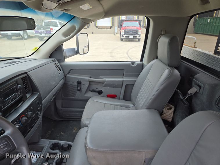 image for item EM7085 2010 Dodge  Ram 5500  bucket truck