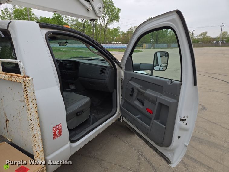 image for item EM7085 2010 Dodge  Ram 5500  bucket truck