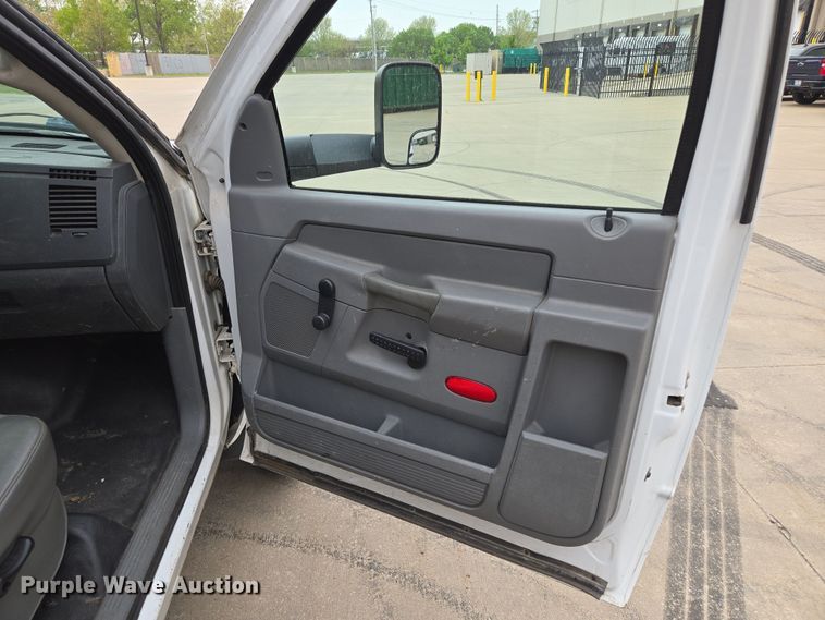 image for item EM7085 2010 Dodge  Ram 5500  bucket truck