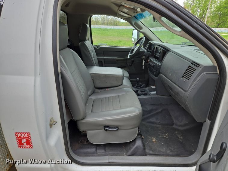 image for item EM7085 2010 Dodge  Ram 5500  bucket truck