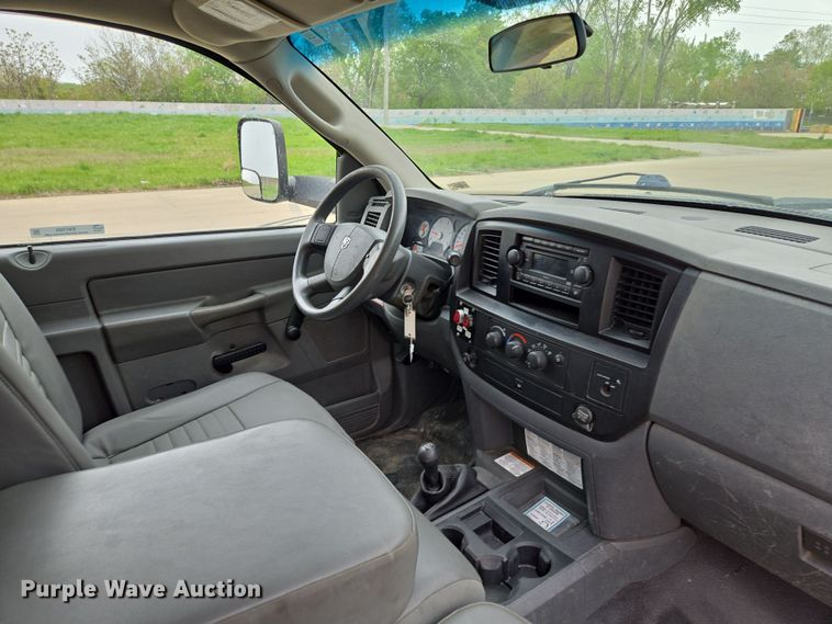 image for item EM7085 2010 Dodge  Ram 5500  bucket truck