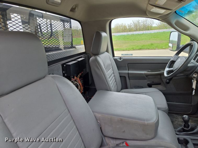 image for item EM7085 2010 Dodge  Ram 5500  bucket truck