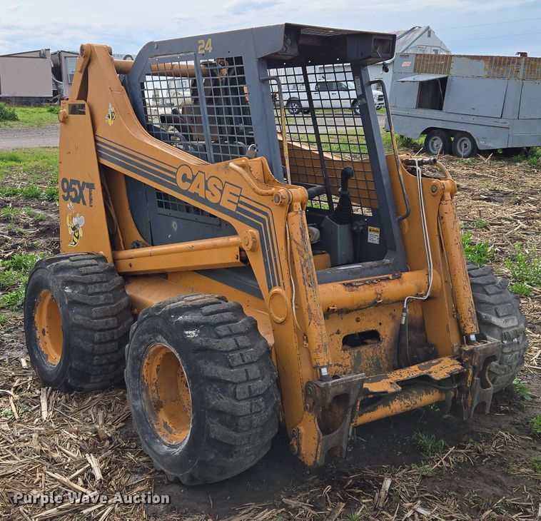 image for item EM7154 2001 Case 95XT skid steer loader