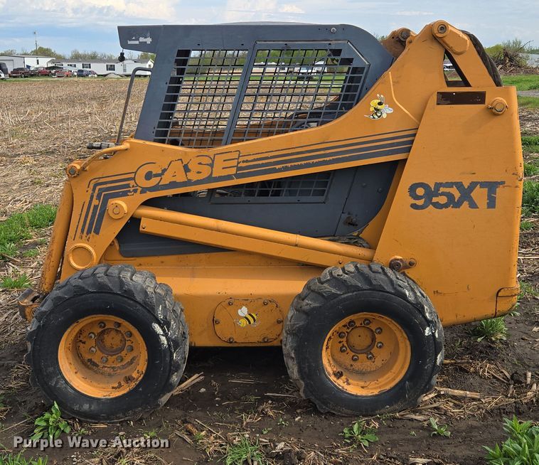 image for item EM7154 2001 Case 95XT skid steer loader