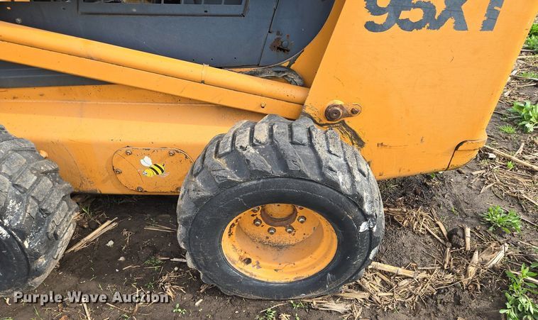 image for item EM7154 2001 Case 95XT skid steer loader