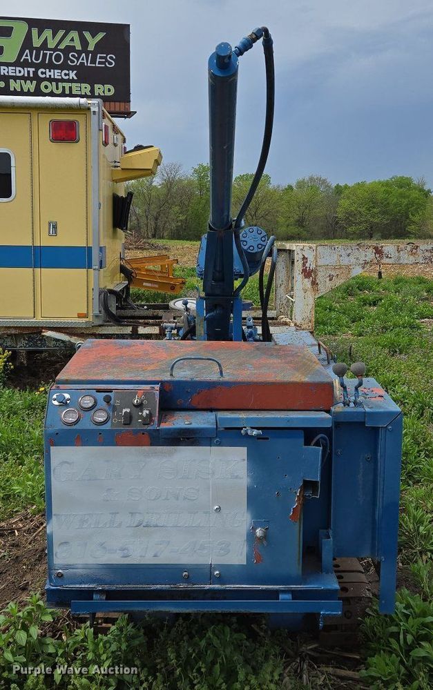 image for item EM7163 1996 Charles Machine Works Inc. FP22 vertical drill rig 