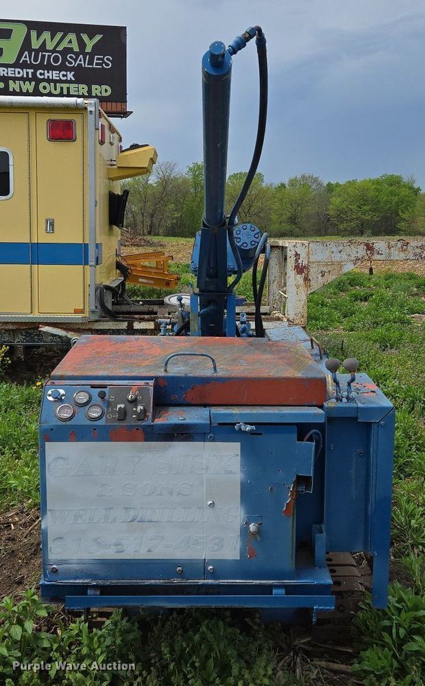 image for item EM7163 1996 Charles Machine Works Inc. FP22 vertical drill rig 