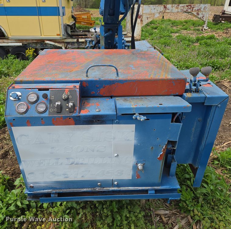 image for item EM7163 1996 Charles Machine Works Inc. FP22 vertical drill rig 