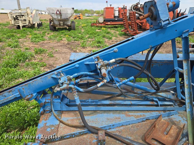 image for item EM7163 1996 Charles Machine Works Inc. FP22 vertical drill rig 