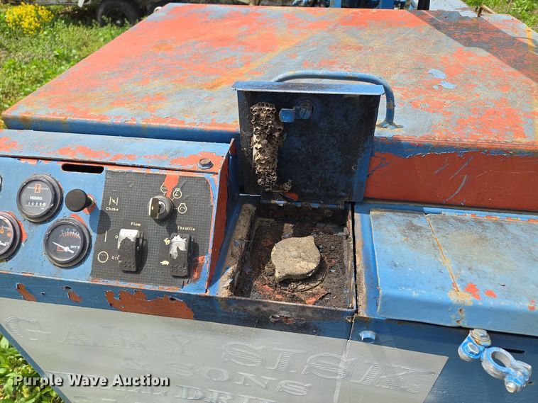 image for item EM7163 1996 Charles Machine Works Inc. FP22 vertical drill rig 