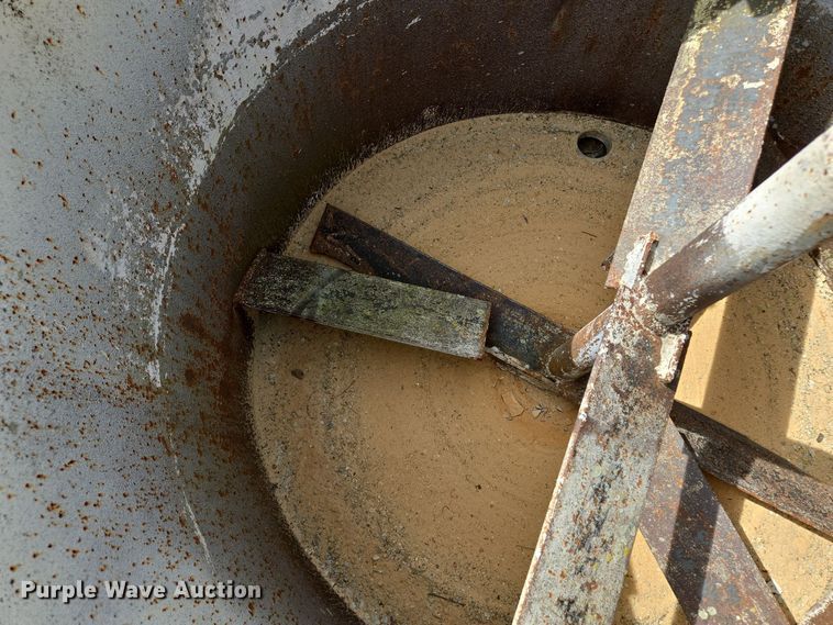 image for item EM7164 1981 GMC Brigadier flatbed truck with mud mixing system