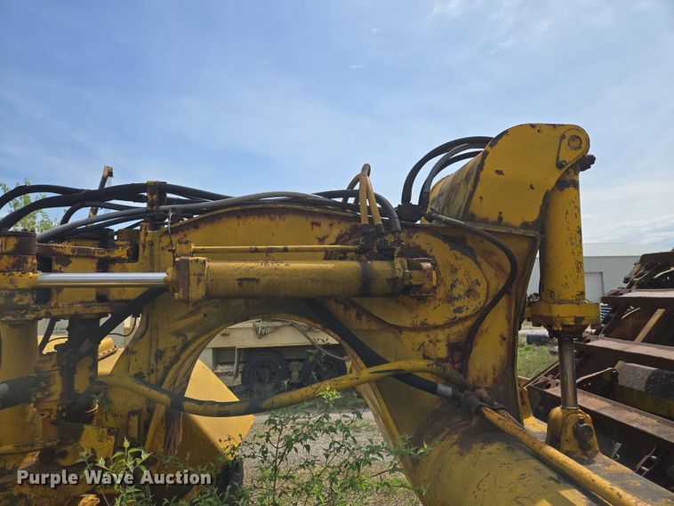 image for item EM7167 1967 Caterpillar 619C elevating scraper