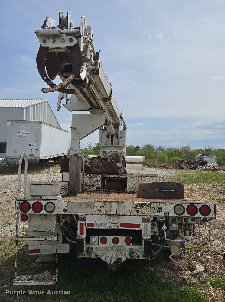 image for item EM7168 Reading H-15-D flatbed with crane