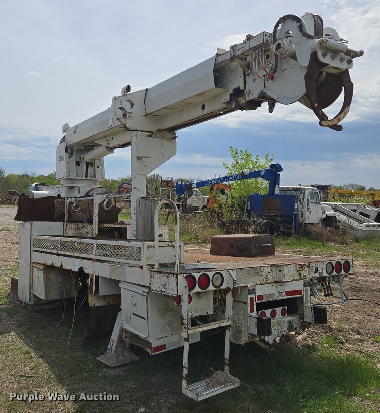 image for item EM7168 Reading H-15-D flatbed with crane