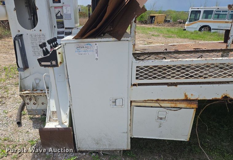 image for item EM7168 Reading H-15-D flatbed with crane