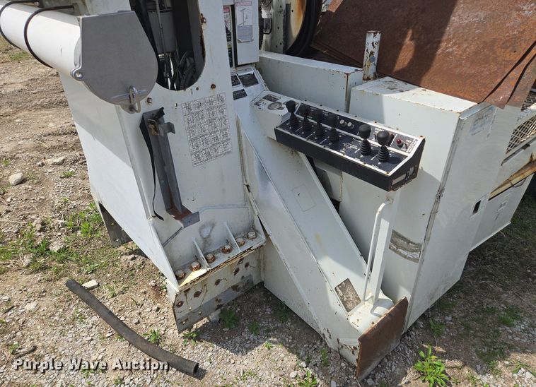 image for item EM7168 Reading H-15-D flatbed with crane