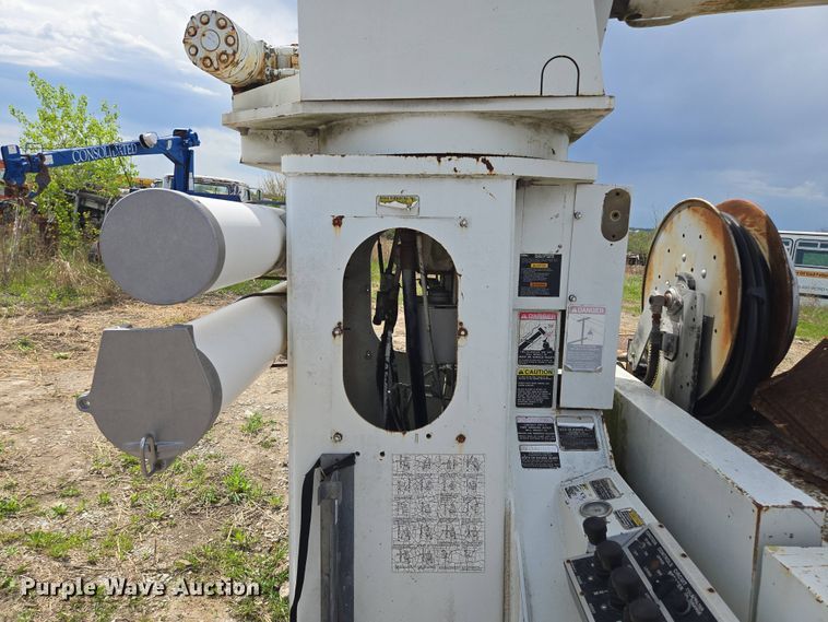 image for item EM7168 Reading H-15-D flatbed with crane