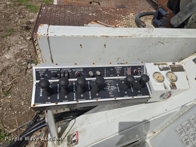 image for item EM7168 Reading H-15-D flatbed with crane