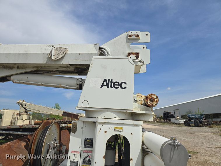 image for item EM7168 Reading H-15-D flatbed with crane