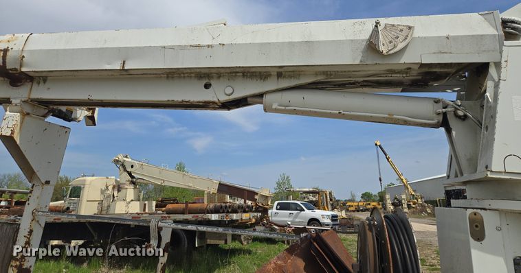 image for item EM7168 Reading H-15-D flatbed with crane