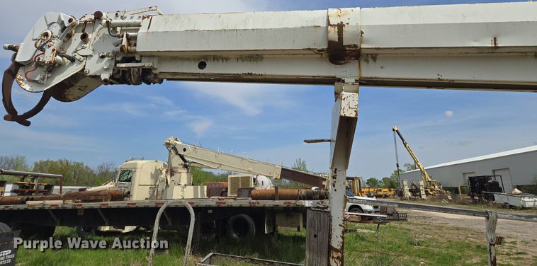 image for item EM7168 Reading H-15-D flatbed with crane