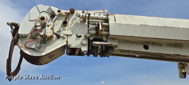 image for item EM7168 Reading H-15-D flatbed with crane