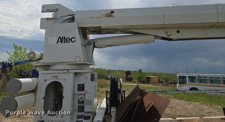 image for item EM7168 Reading H-15-D flatbed with crane