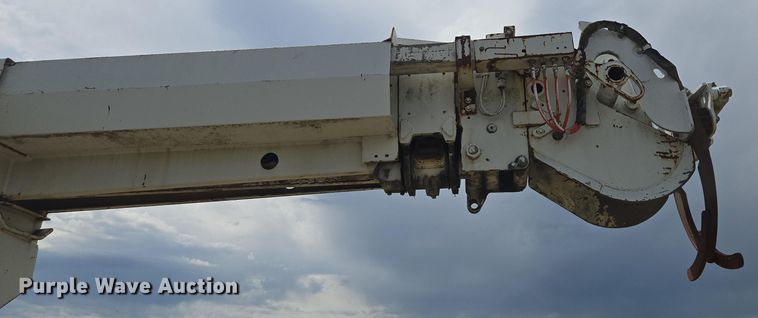 image for item EM7168 Reading H-15-D flatbed with crane