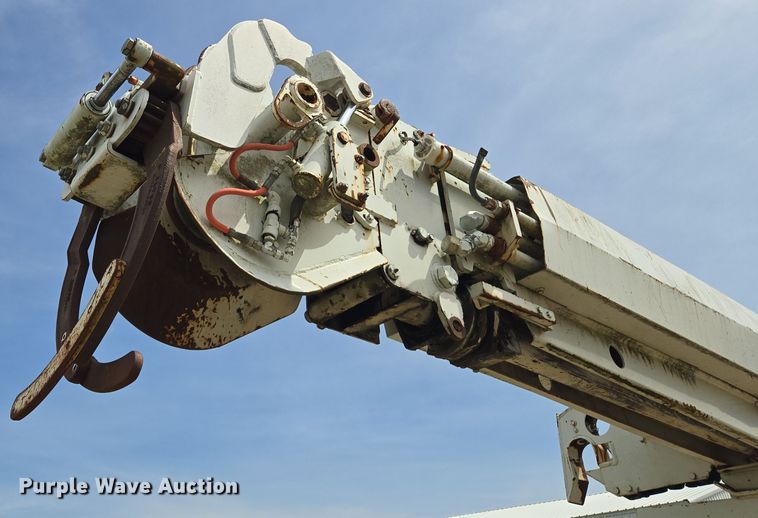 image for item EM7168 Reading H-15-D flatbed with crane