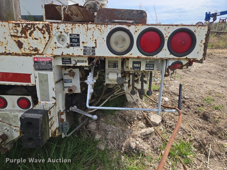 image for item EM7168 Reading H-15-D flatbed with crane