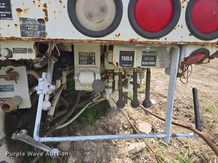 image for item EM7168 Reading H-15-D flatbed with crane