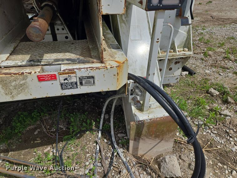 image for item EM7168 Reading H-15-D flatbed with crane