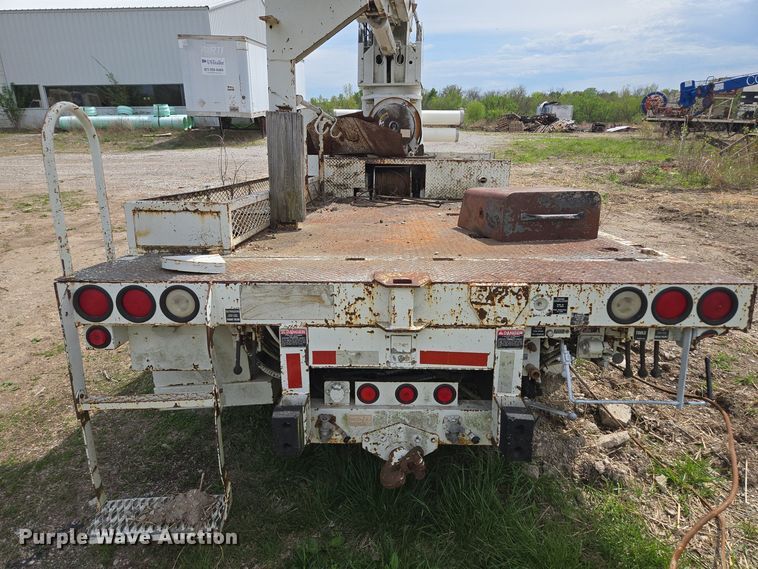 image for item EM7168 Reading H-15-D flatbed with crane