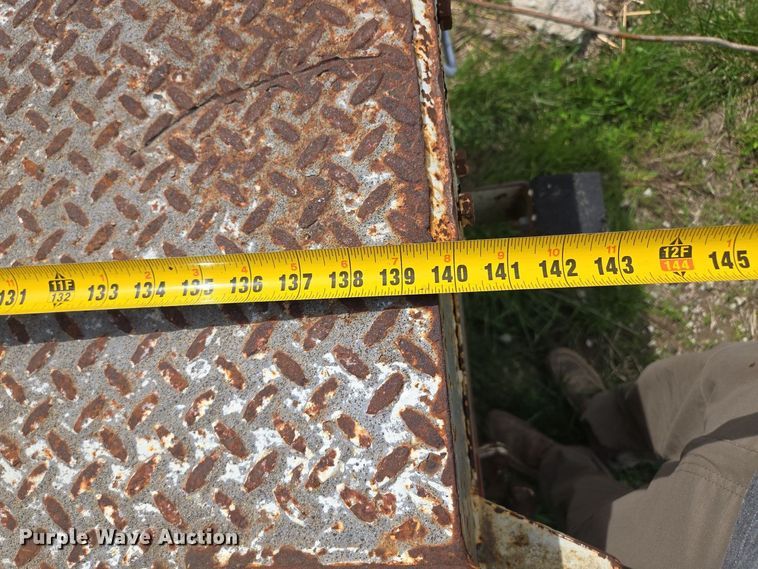 image for item EM7168 Reading H-15-D flatbed with crane