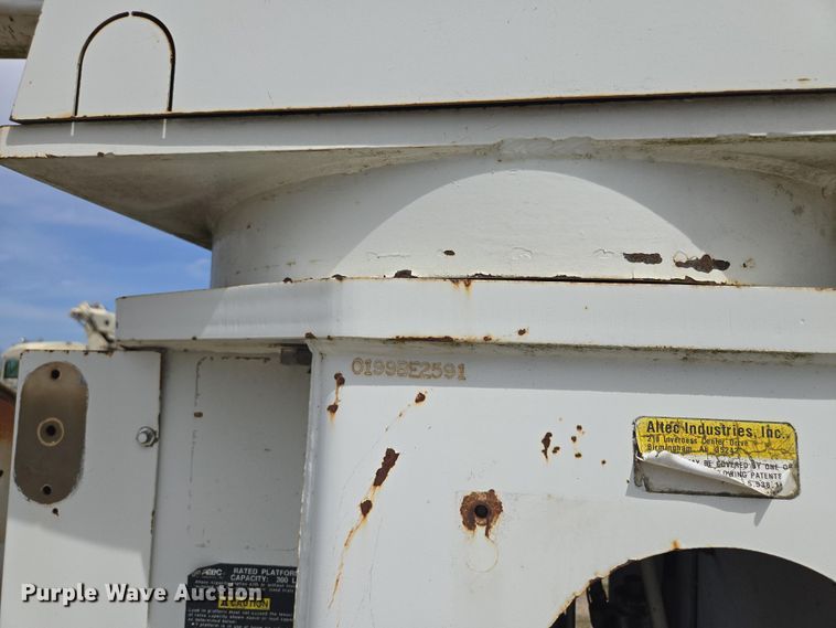 image for item EM7168 Reading H-15-D flatbed with crane