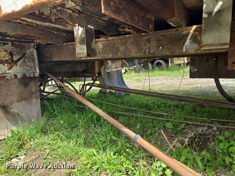 image for item EM7168 Reading H-15-D flatbed with crane