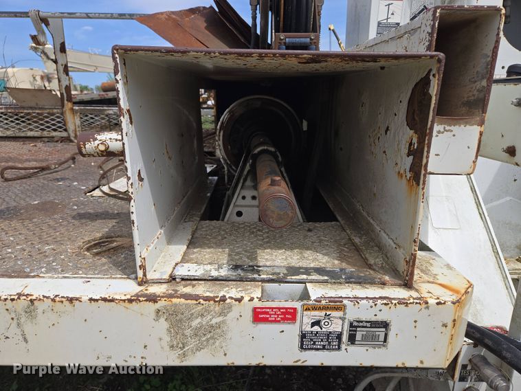 image for item EM7168 Reading H-15-D flatbed with crane