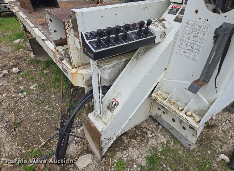 image for item EM7168 Reading H-15-D flatbed with crane